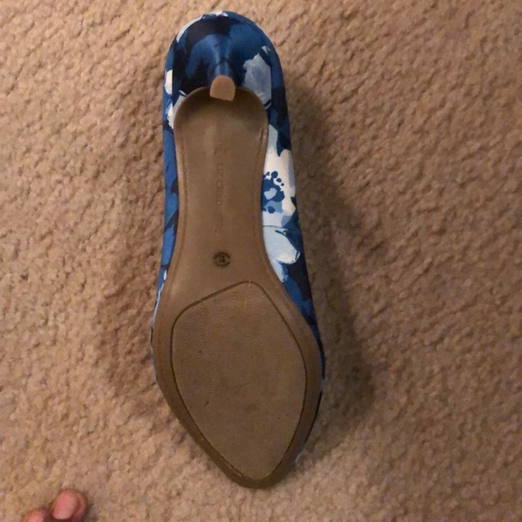 Liz Claiborne - Picture 3 of 3